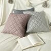 Poszewka EUROFIRANY Design91 Alara 40 x 40 cm Ciemnoróżowy Wzór Geometryczny