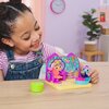 Figurka SPIN MASTER Koci Domek Gabi Magiczne pomieszczenia Spa 6068286 Załączone wyposażenie Lustro