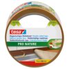 Rolka taśmy dwustronnej z widocznym logo "tesa" oraz napisami w kilku językach, w tym "Double-sided tape" i "PRO NATURE". Na opakowaniu znajduje się również oznaczenie rozmiaru "10 m x 50 mm" oraz numer produktu "56451-00000-11".