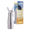 Srebrny syfon do bitej śmietany o pojemności 0,5 litra stoi obok opakowania z napisem "Quick Cream Whipper". Na opakowaniu widnieje zdjęcie bitej śmietany z jagodą oraz hasła: "QUALITY, SPEED, VERSATILITY, TIME-SAVING, CREATIVITY" i oznaczenie "500ML".