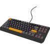 Klawiatura mechaniczna z ciemnoszarymi klawiszami, posiadająca podświetlenie RGB oraz wyróżniające się pomarańczowe klawisze spacji i ESC. Na obudowie widoczne jest logo "GENESIS".