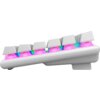 Biała klawiatura mechaniczna z podświetleniem RGB, widoczna z boku, z klawiszami unoszącymi się nad kolorowymi diodami LED. Klawisze mają prosty, minimalistyczny design, a obudowa jest zaokrąglona.