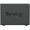 Czarny serwer plików z widocznym logo "Synology" na przedniej stronie obudowy. Obudowa ma prosty, minimalistyczny design.