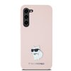 Różowe etui na telefon z trzema wycięciami na aparaty oraz dwoma przyciskami bocznymi. Na etui znajduje się metalowy pin przedstawiający kota w okularach przeciwsłonecznych oraz napis "KARL LAGERFELD".