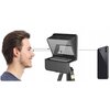 Na zdjęciu znajduje się teleprompter z przezroczystym ekranem, na którym widoczny jest tekst: "The teleprompter for Smart phones can record video without deviating, reduce the number, NG, and improve work effi...". Obok telepromptera znajduje się smartfon