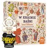 Pudełko gry planszowej "W Krainie Baśni" jest ozdobione kolorowymi ilustracjami postaci z bajek, takich jak smok, czarodziej i księżniczka. Na opakowaniu widnieje tekst: "W KRAINIE BAŚNI", "Narysowała Nikola Kucharska", "Gra na spostrzegawczość", a także 