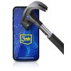 Na zdjęciu widoczny jest smartfon z wyświetlaczem przedstawiającym niebieski wzór przypominający siatkę, na którym znajduje się żółte logo "3mk". Obok ekranu znajduje się młotek, którego metalowa część jest skierowana w stronę telefonu.