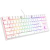 Na zdjęciu znajduje się biała klawiatura mechaniczna z podświetleniem RGB, posiadająca układ klawiszy QWERTY oraz dodatkowe klawisze funkcyjne. Na obudowie widoczne jest logo "GENESIS".
