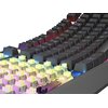 Na zdjęciu widoczna jest klawiatura mechaniczna z podświetleniem RGB, z klawiszami w ciemnym kolorze i przełącznikami w jasnym odcieniu. Klawisze mają oznaczenia literowe i symboliczne, a pod nimi widać kolorowe światła.