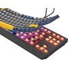 Klawiatura mechaniczna z podświetleniem RGB, z widocznymi przełącznikami i uniesionymi klawiszami w kolorach szarym i żółtym. Na obudowie znajduje się logo "GENESIS".