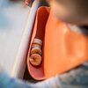 Śliniak TOMMEE TIPPEE Roll n go Bib Kolor Pomarańczowy