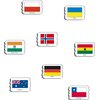 Na zdjęciu widoczne są flagi różnych krajów z podpisami miast: flaga Polski z napisem "Warszawa", flaga Ukrainy z napisem "Kijów", flaga Norwegii z napisem "Oslo", flaga Indii z napisem "Nowe Delhi", flaga Ghany z napisem "Akra", flaga Australii z napisem
