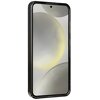 Na zdjęciu znajduje się smartfon w czarnym etui z geometrycznym wzorem, przeznaczonym dla modelu Samsung Galaxy S24. Etui ma przezroczyste elementy, które ukazują fragmenty telefonu, a na ekranie widoczne są abstrakcyjne, jasne kształty.