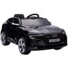Czarny samochód dla dziecka, stylizowany na model Audi E-Tron Sportback, z widocznym logo Audi na przodzie i tabliczką z napisem "e-tron Sportback". Samochód posiada szczegółowo odwzorowane elementy, takie jak reflektory, lusterka boczne i felgi.
