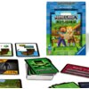 Na zdjęciu znajduje się pudełko gry karcianej "Minecraft Explorers" z grafiką przedstawiającą dwie postacie z gry Minecraft trzymające mapę, a obok leżą rozłożone karty z różnymi grafikami związanymi z grą. Na pudełku widnieje napis "Ravensburger" oraz in