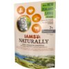 Opakowanie karmy dla kota IAMS Naturally Senior Jagnięcina w sosie 85 g, z widocznym napisem "WITH NEW ZEALAND LAMB IN GRAVY" oraz grafiką przedstawiającą kota i krajobraz. Na opakowaniu znajdują się również informacje o pełnowartościowym składzie i łatwo