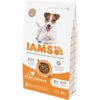 Opakowanie karmy dla psa marki IAMS ProActive Health Mature & Senior All breeds Chicken 3 kg, z wizerunkiem psa na górze oraz napisami: "82% Animal Protein", "With Fresh Chicken", "8+ Years", "S/M <25kg", "100% Complete & Balanced Nutrition", "3kg". Widoczne jest także oznaczenie "Recyclable Bag" oraz "DentalCare System".