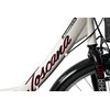 Zbliżenie na ramę roweru z widocznymi napisami "Toscana" i "Scirocco" na białym tle oraz "City Bike" na czarnym widelcu. W tle widać fragment koszyka na kierownicy.