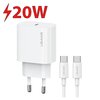 Biała ładowarka sieciowa z logo "USAMS" oraz dwoma wtyczkami USB-C, obok której znajduje się kabel USB-C do USB-C. W górnym rogu widoczny jest czerwony napis "20W" z symbolem błyskawicy.
