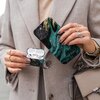 Etui na słuchawki BURGA Emerald Pool do Apple AirPods 3 Zielono-złoty Kolor Zielono-złoty