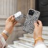 Etui na słuchawki BURGA Almond Latte do Apple AirPods 3 Beżowo-czarny Materiał Tworzywo sztuczne