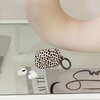 Etui na słuchawki BURGA Almond Latte do Apple AirPods 3 Beżowo-czarny Rodzaj zamknięcia Wieczko