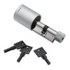 Na zdjęciu znajduje się metalowy cylinder z mechanizmem zamka oraz trzy czarne klucze. Na cylindrze i kluczach widoczny jest napis "Netatmo".