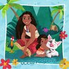 Ilustracja przedstawia dwie postacie z animacji, siedzące na tle tropikalnej scenerii z palmami i kwiatami. Na dole widnieje napis "Ocean Sisters", a w rogu znajduje się logo "Disney".