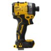 Żółto-czarna zakrętarka udarowa z widocznymi oznaczeniami: "DEWALT DCF860", "18V", "0-4500 IPM", "BRUSHLESS" oraz logo "DEWALT". Na urządzeniu znajdują się także symbole certyfikacyjne i informacje o produkcie.