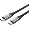 Na zdjęciu widoczny jest czarny, pleciony kabel USB-C do USB-C z metalowymi końcówkami, na których znajduje się symbol "SS" z ikoną USB. Kabel ma długość 1 metra.