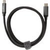 Czarny, pleciony kabel USB-C - USB-C o długości 1 metra z widocznym oznaczeniem "SSG" na jednym z wtyków. Kabel jest zapięty na rzep, co ułatwia jego przechowywanie.