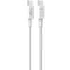 Na zdjęciu widoczny jest biały kabel USB-C do USB-C z plecionym oplotem, zakończony dwoma wtyczkami. Na jednej wtyczce znajduje się logo z literą "M", a na drugiej napis "65W".