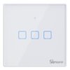 Biały panel dotykowy z trzema niebieskimi ikonami w kształcie kwadratów oraz symbolem WiFi nad nimi. W prawym dolnym rogu znajduje się logo "Sonoff".