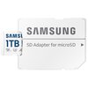 Na obrazie znajduje się karta pamięci z napisem "SAMSUNG 1TB EVO Plus" oraz symbolem "microSDXC I U3 A2". Obok niej widoczny jest adapter z tekstem "SAMSUNG SD Adapter for microSD".