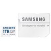 Na obrazie znajduje się karta pamięci z napisem "SAMSUNG 1TB EVO Plus" oraz oznaczeniami "microSDXC", "A2", "V30", "U3" i "I". Obok widoczny jest biały adapter z napisem "SAMSUNG SD Adapter for microSD".