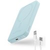 Niebieski powerbank o pojemności 5000 mAh z logo "baseus" na boku, posiada port USB-C oraz cztery diody LED wskazujące poziom naładowania. Obok urządzenia znajduje się biały kabel USB-C z widocznym napisem "baseus" na wtyczkach.