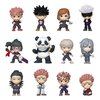 Na zdjęciu znajduje się dwanaście figurek z serii "Jujutsu Kaisen Mystery Minis" przedstawiających postacie z anime, w różnych pozach i z różnymi wyrazami twarzy. Figurka pandy znajduje się w centralnej części zdjęcia.