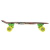 Deskorolka typu pennyboard z kolorowym wzorem w stylu reggae, z dominującymi odcieniami zieleni, czerwieni i żółci. Posiada żółte kółka z czarnymi napisami oraz zielone elementy mocujące.