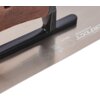 Na zdjęciu widoczna jest metalowa paca z drewnianym uchwytem, na której powierzchni znajdują się napisy: "STALCO PERFECT POWERMAX", "MADE IN EU", oraz kilka symboli, w tym gwiazdki ułożone w okrąg. Produkt ma gładką powierzchnię i solidną konstrukcję.