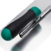 Na zdjęciu widoczna jest paca z czarno-zielonym uchwytem i metalową powierzchnią roboczą. Na metalowej części znajduje się napis "MADE IN ITALY".