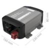 Prostokątna, szara ładowarka z czarnymi elementami, oznaczona jako "Qoltec Battery Charger 10A", z widocznymi wymiarami: 150 mm, 230 mm, 80 mm. Na powierzchni znajdują się ikony i napisy, w tym "10A" oraz "2-250 Ah".