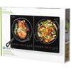 Opakowanie przedstawia kuchenkę indukcyjną z dwoma strefami gotowania, na których znajdują się patelnie z potrawami. Na opakowaniu widnieje tekst: "nedis Induction Hot Plate with 2-zone power sharing function" oraz cyfry "2000" i "1500" na wyświetlaczach.