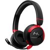 Czarno-czerwone słuchawki nauszne z mikrofonem, z widocznym logo "HYPERX" na nauszniku. Konstrukcja jest solidna, z miękkimi poduszkami nauszników i pałąkiem.