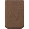 Brązowe etui wykonane z materiału imitującego skórę, z wytłoczonym napisem "PLAUD" na górze. Produkt ma zaokrąglone rogi i widoczne przeszycia wzdłuż krawędzi.
