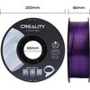 Czarna szpula filamentu do drukarki 3D z napisem "CREALITY" oraz informacjami: "CR-PLA SILK, Diameter: 1.75MM, Net weight: 1KG, Extruder Temp: 190°C-230°C". Obok szpuli widoczny jest fioletowy filament nawinięty na szpulę, a na dole znajdują się kody QR z