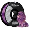 Szpula filamentu do drukarki 3D w kolorze różowo-fioletowym z widocznym napisem "CREALITY 3D PRINTER FILAMENT" na czarnej etykiecie. Obok znajduje się wydrukowana figurka lwa w tym samym kolorze, a poniżej etykiety widoczne są kody QR z napisem "Share wit
