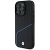 Czarne etui na telefon z teksturowaną powierzchnią w górnej części oraz gładką dolną częścią, oddzieloną niebieską linią. Na dole etui znajduje się okrągłe logo z niebiesko-białymi elementami.
