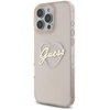 Przezroczyste etui na telefon z różowym odcieniem, ozdobione białym sercem i napisem "Guess" na tylnej części. Etui jest dopasowane do modelu telefonu z trzema dużymi obiektywami aparatu.