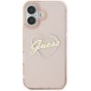Przezroczyste etui na telefon z różowym odcieniem, ozdobione jest dużym, białym sercem, na którym znajduje się napis "Guess" w złotym kolorze. W górnej części etui widoczne są wycięcia na dwa obiektywy aparatu oraz dodatkowy otwór na lampę błyskową.