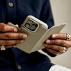Etui DECODED Leather Detachable Wallet MagSafe do Apple iPhone 16 Pro Beżowy Gwarancja 24 miesiące